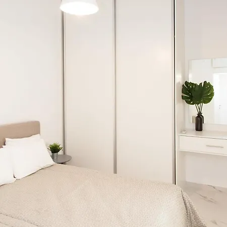 Comfortable In Downtown Apartment *